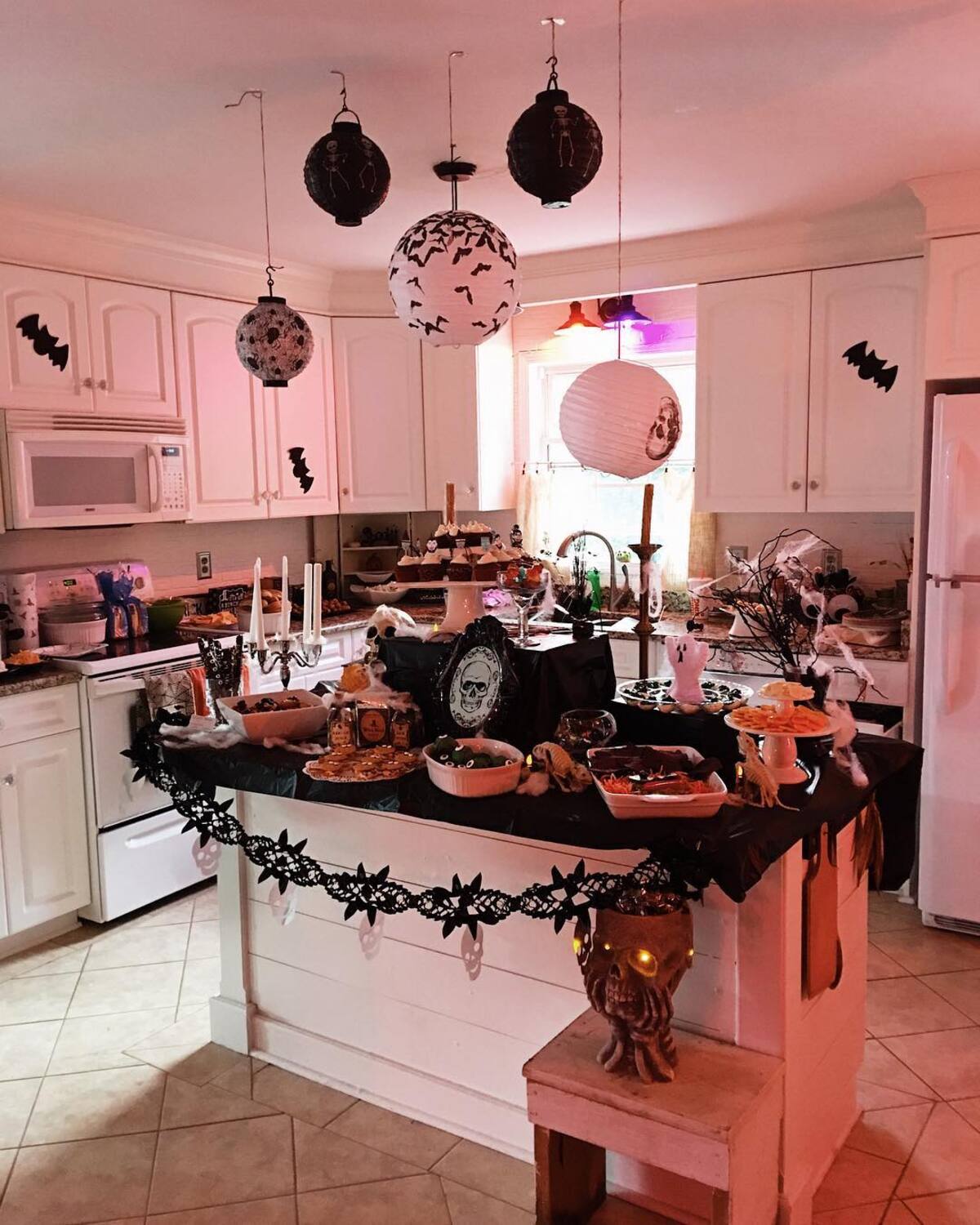 spooky halloween kitchen decor ideas 12