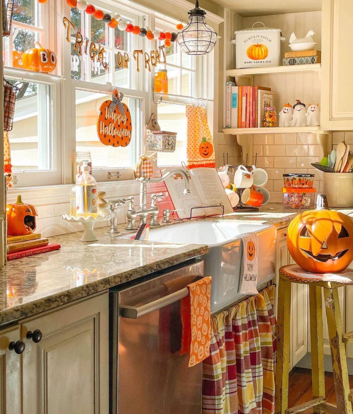 spooky halloween kitchen decor ideas 15