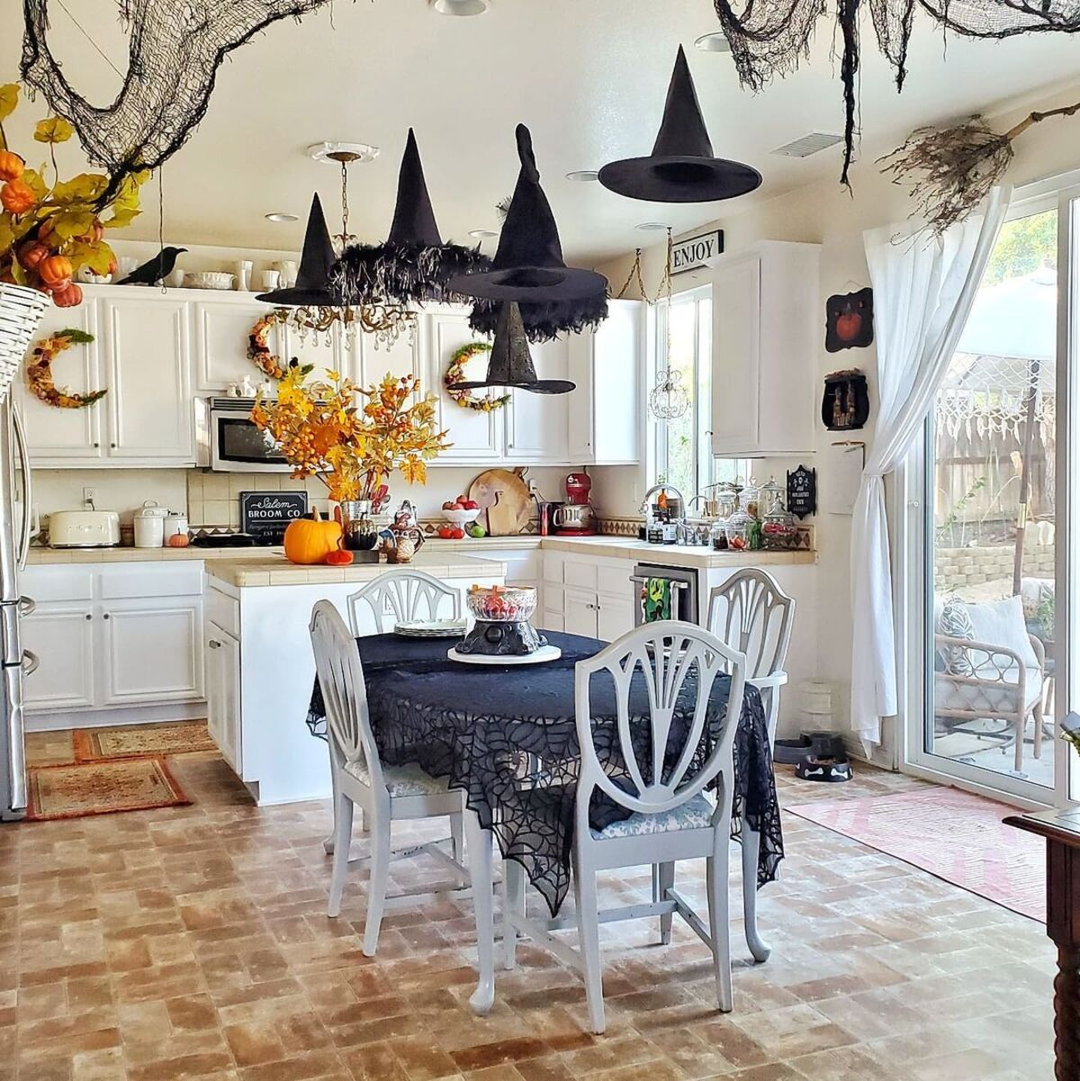 spooky halloween kitchen decor ideas 3