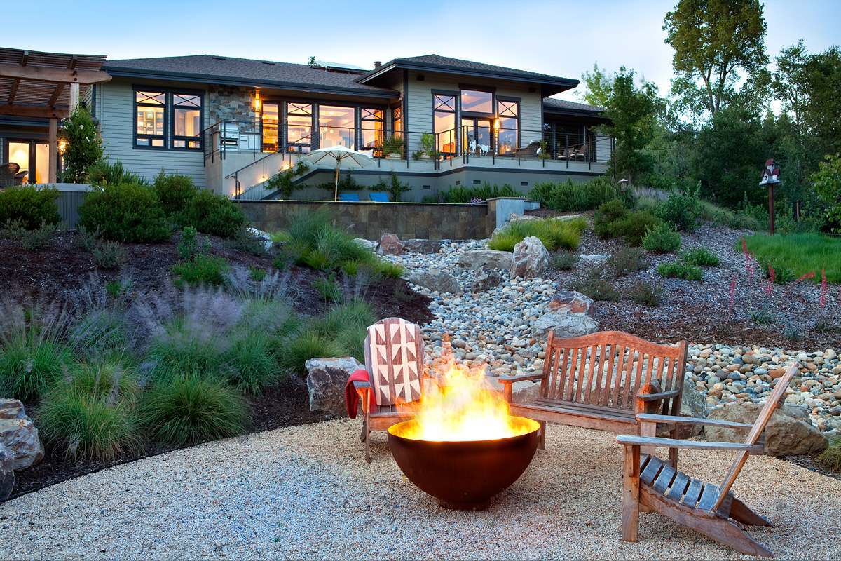 trendy outdoor fireplace and fire pit designs 11