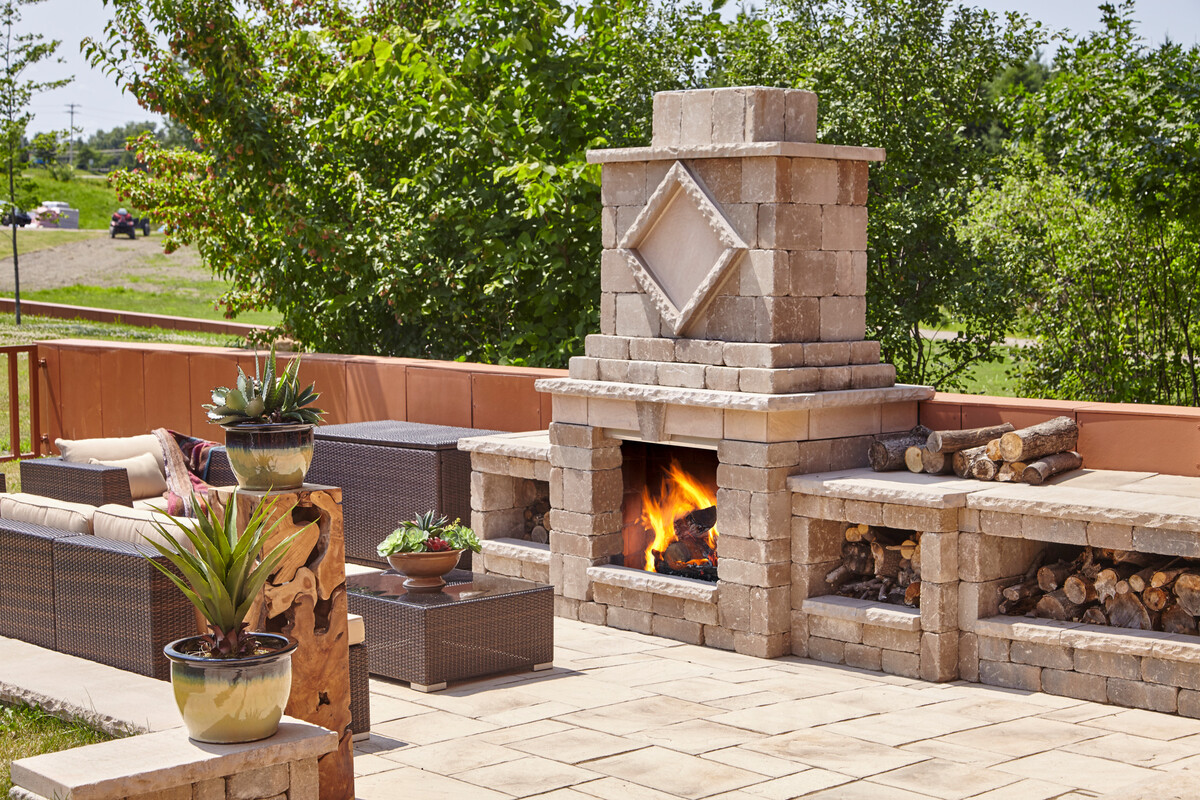 trendy outdoor fireplace and fire pit designs 14