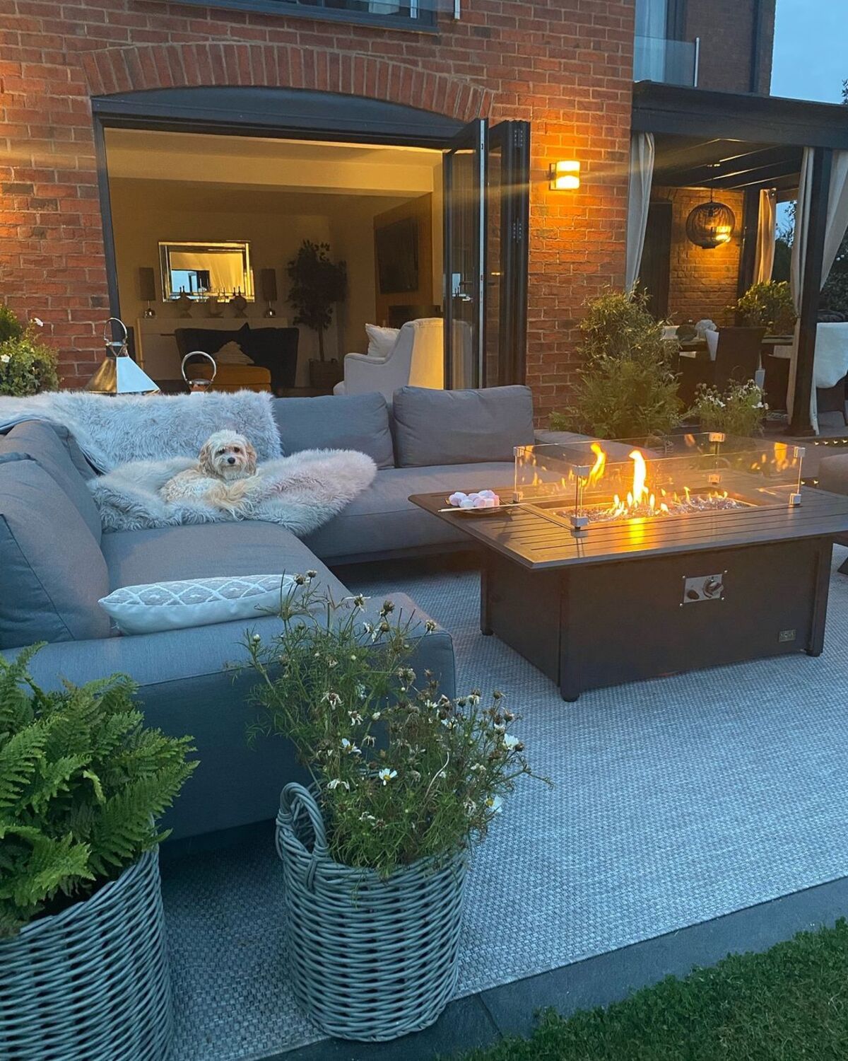 trendy outdoor fireplace and fire pit designs 4