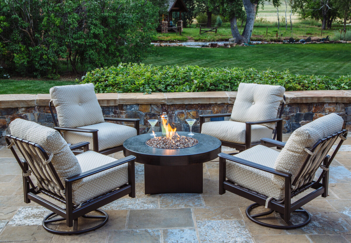 trendy outdoor fireplace and fire pit designs 6