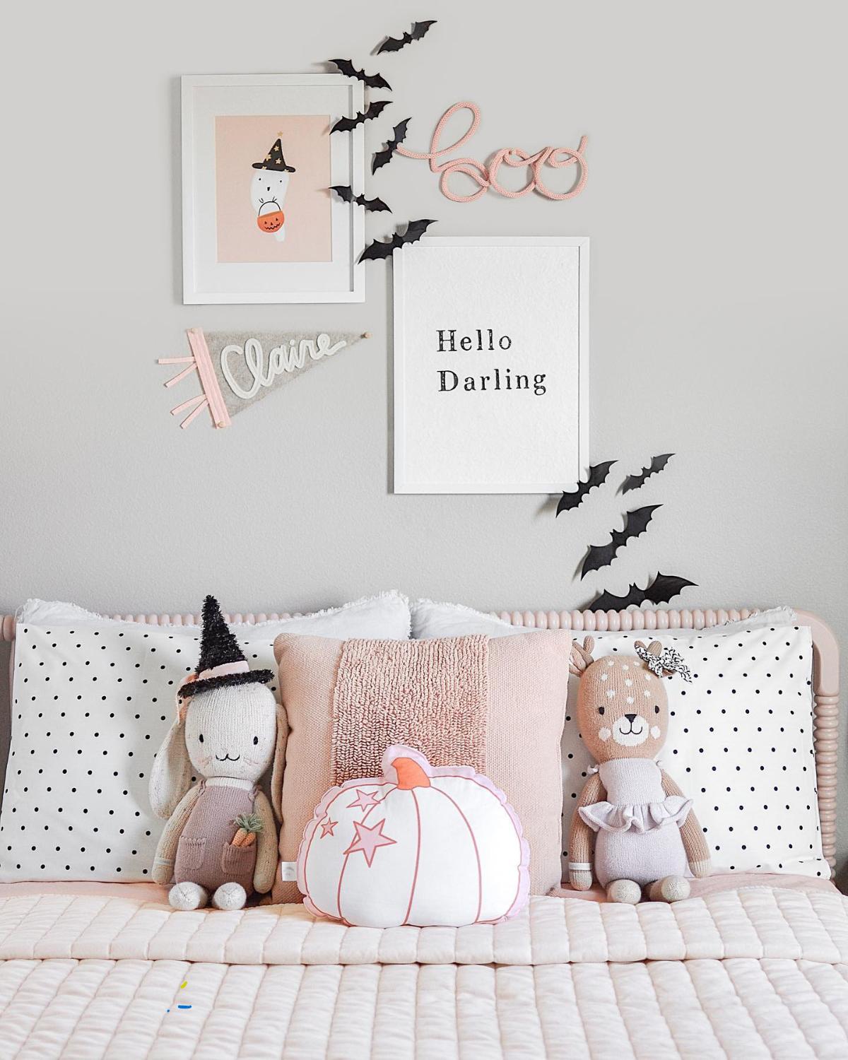 eerie halloween bedroom ideas 06