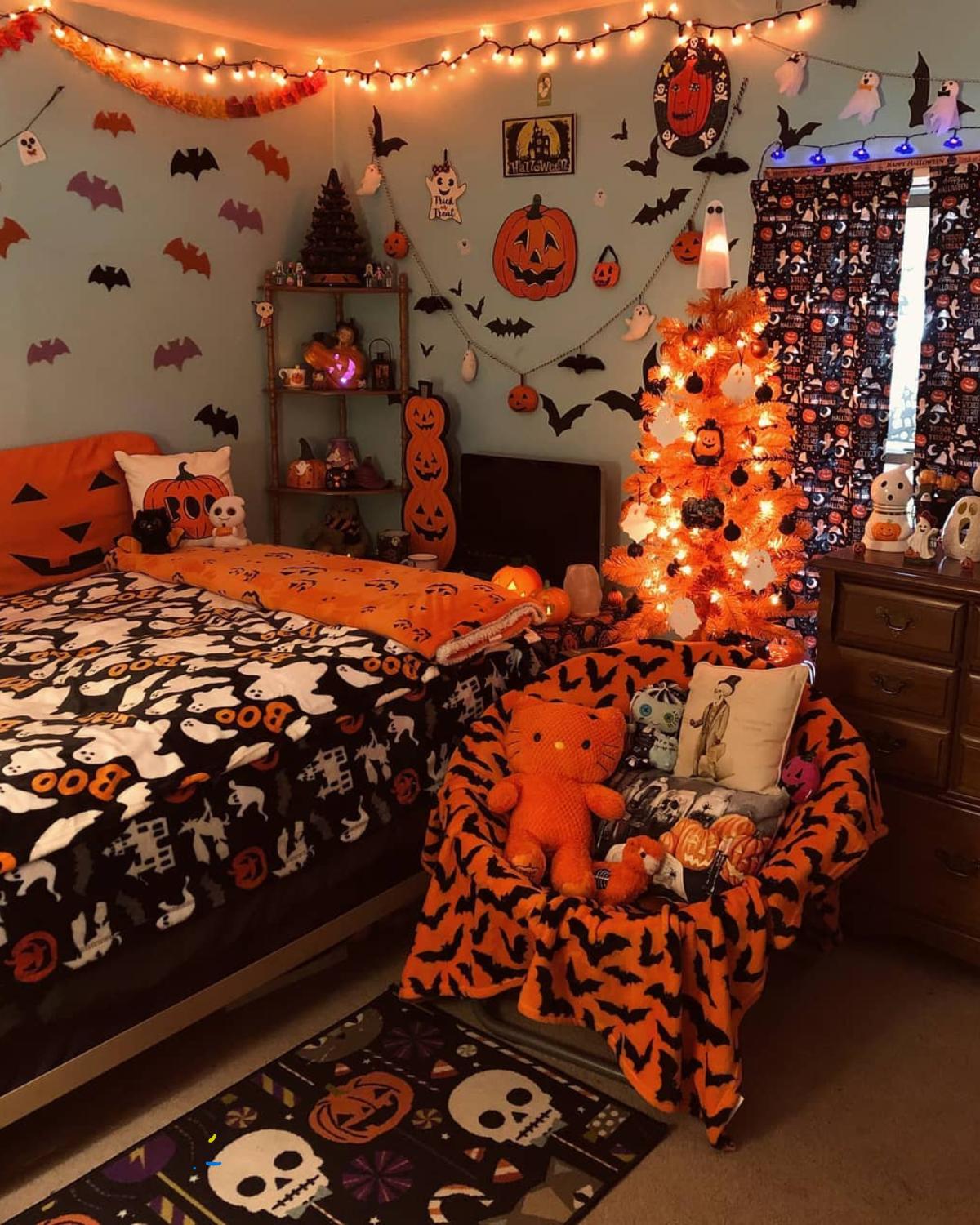 eerie halloween bedroom ideas 12