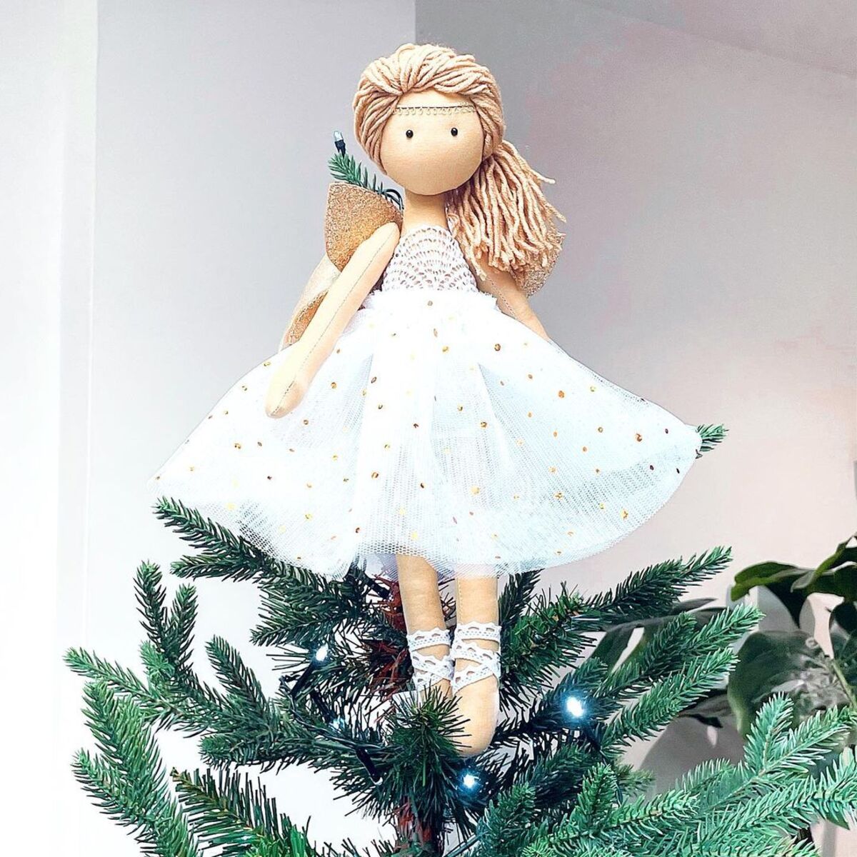 creative tree topper ideas for christmas tree 13