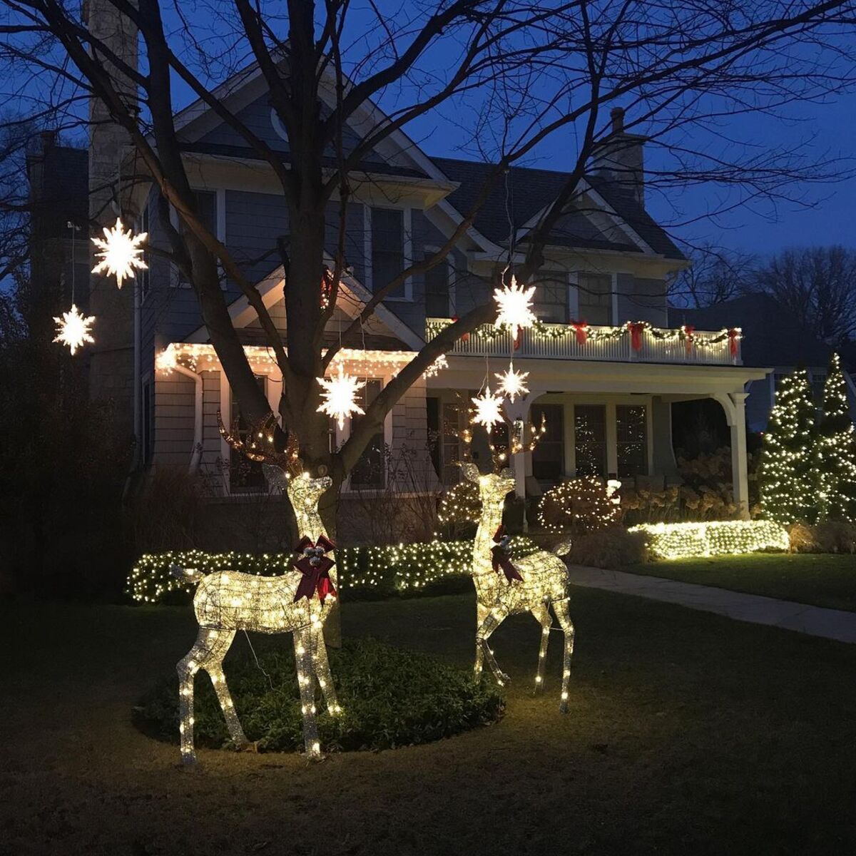 dazzling outdoor christmas decor ideas 1