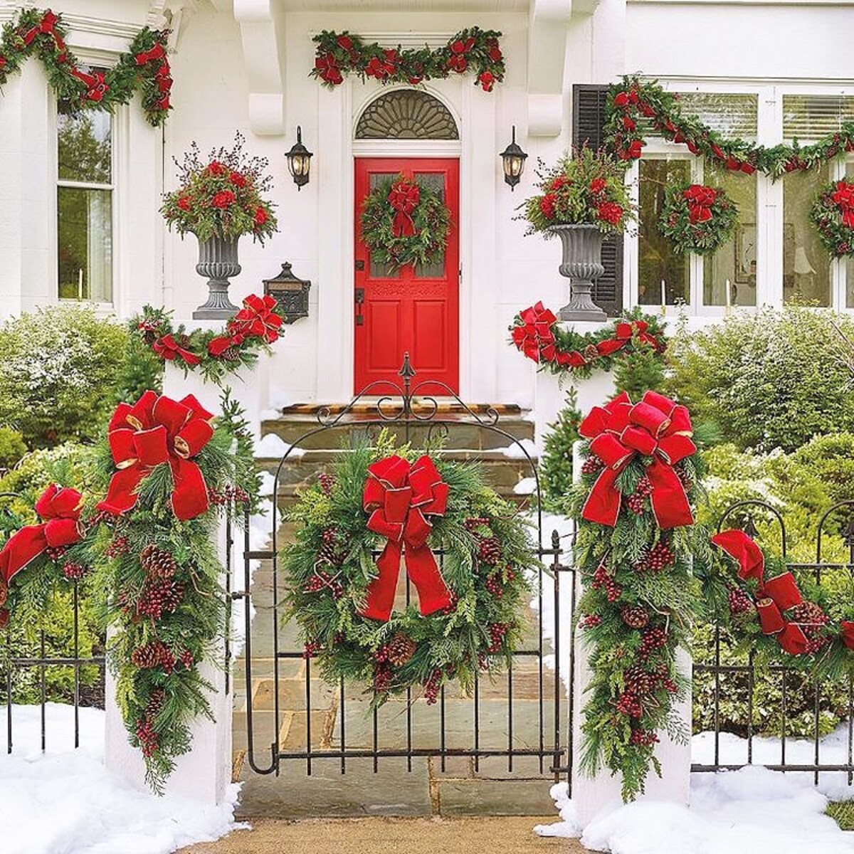 dazzling outdoor christmas decor ideas 17