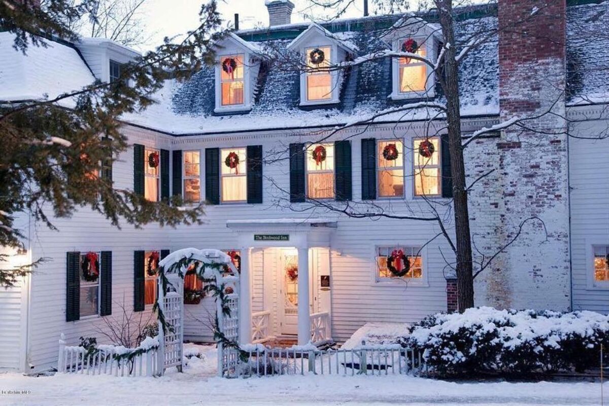 dazzling outdoor christmas decor ideas 22