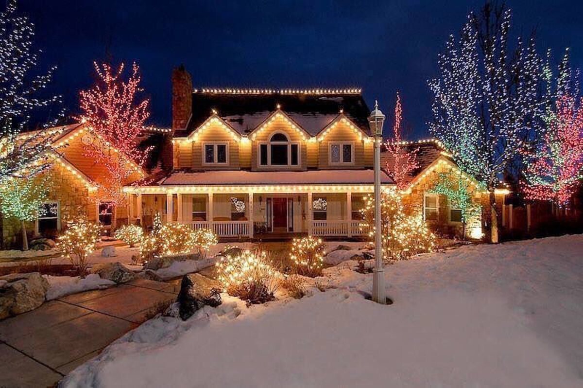 dazzling outdoor christmas decor ideas 23