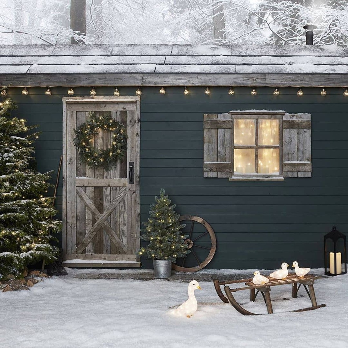 dazzling outdoor christmas decor ideas 24