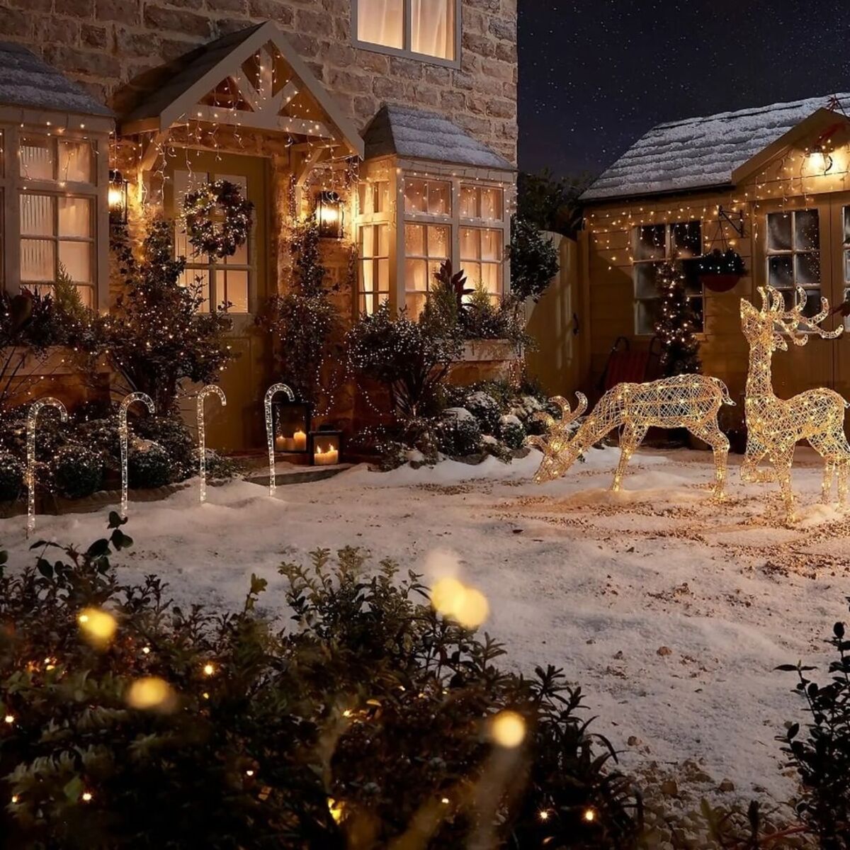 dazzling outdoor christmas decor ideas 6