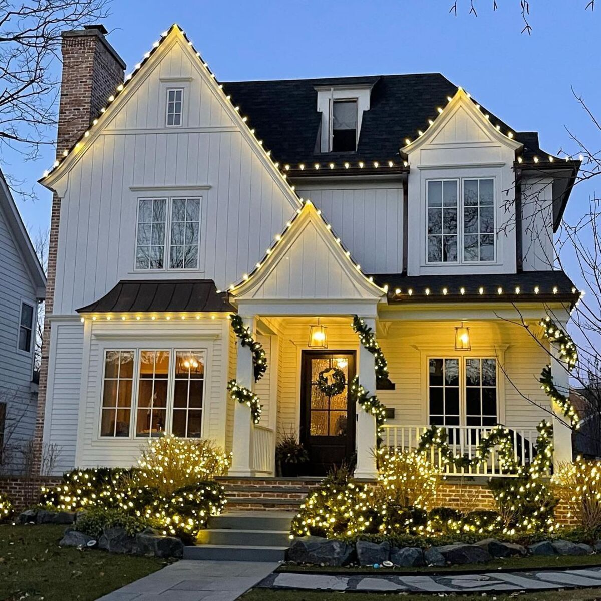 dazzling outdoor christmas decor ideas 8