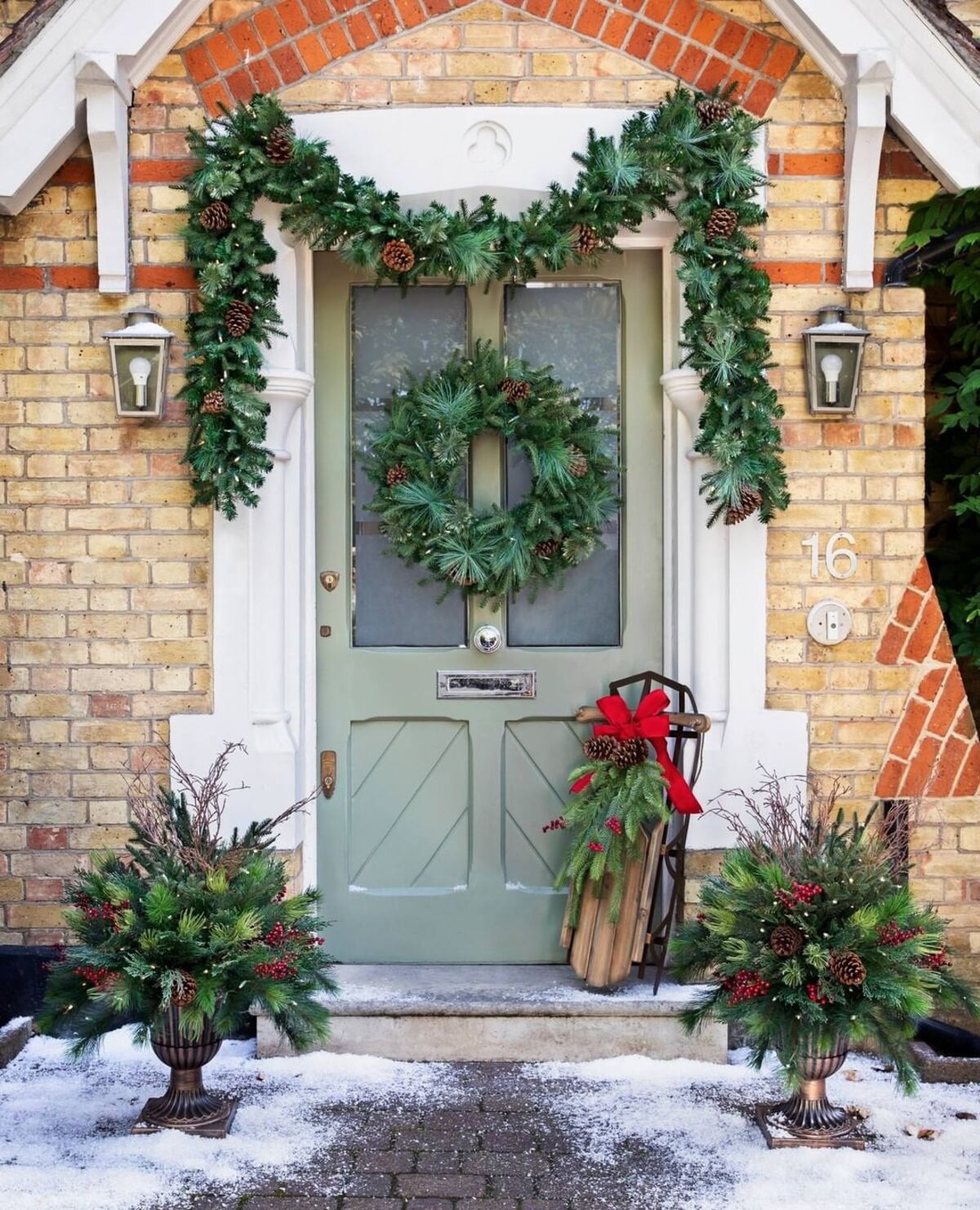 dazzling outdoor christmas decor ideas 9