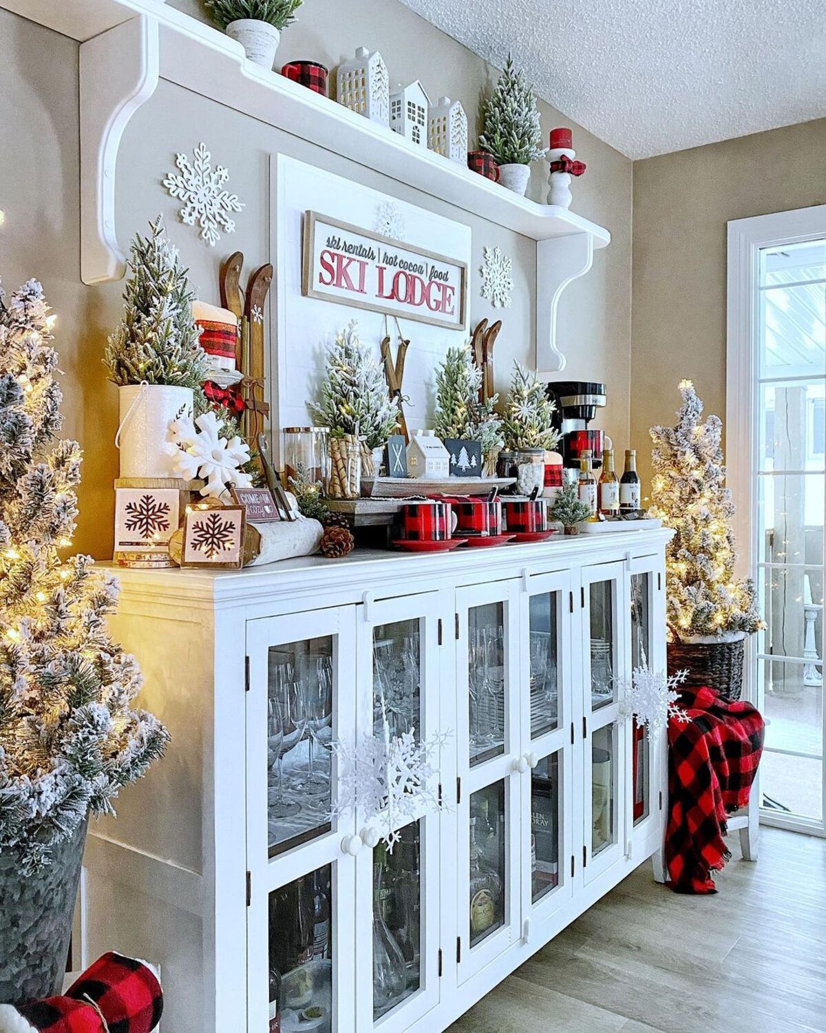 enchanting snowflake decor ideas 13