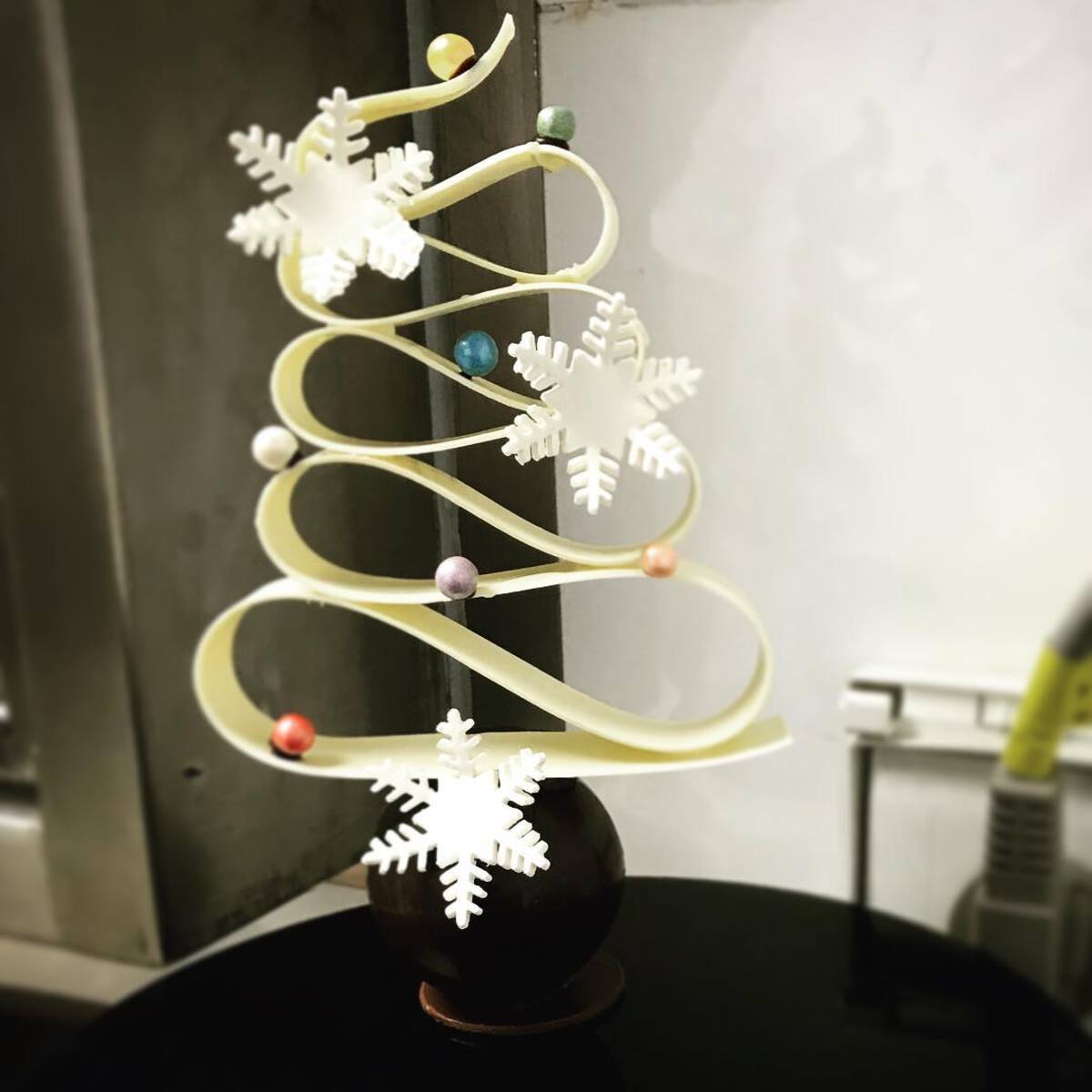 enchanting snowflake decor ideas 8