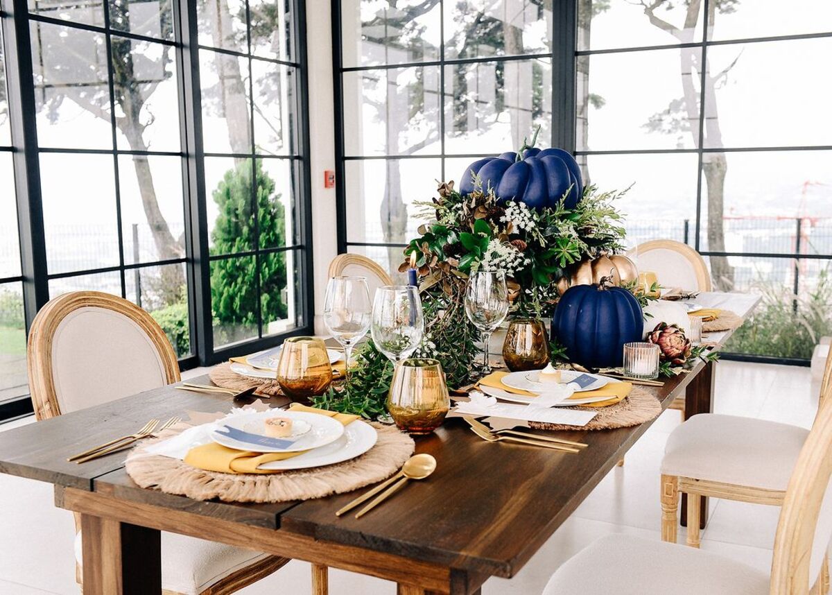 warm and inviting thanksgiving table settings 9