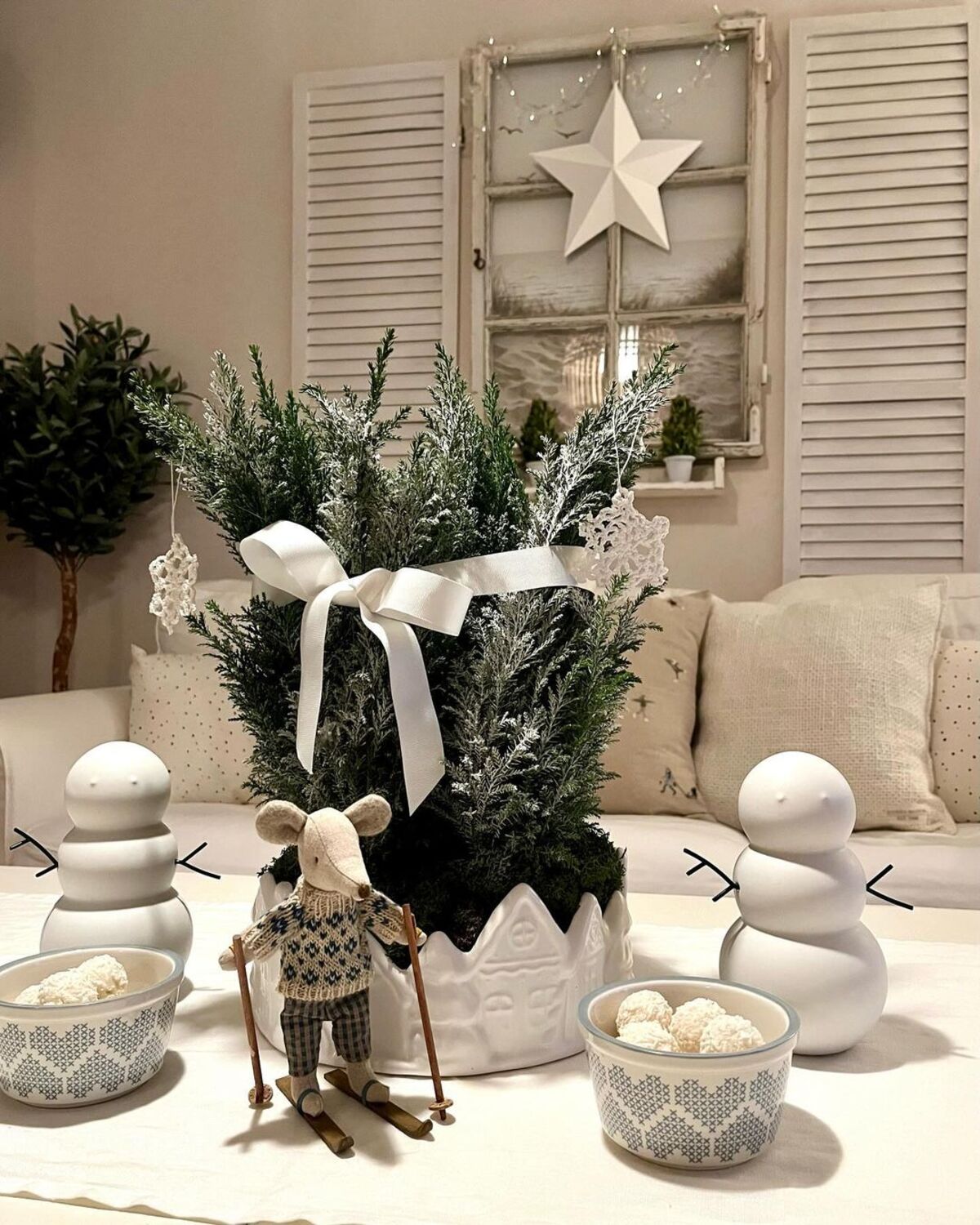 elegant non christmas winter decor ideas 11