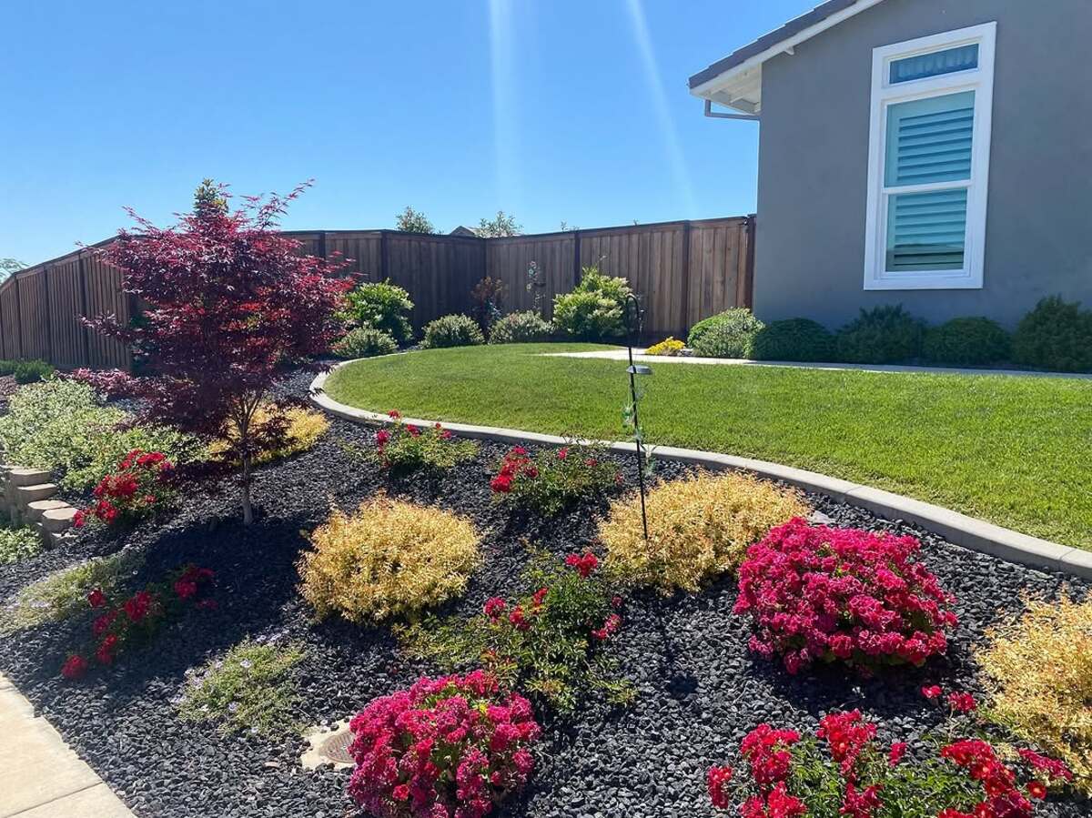 flower bed ideas using rocks instead of mulch 13