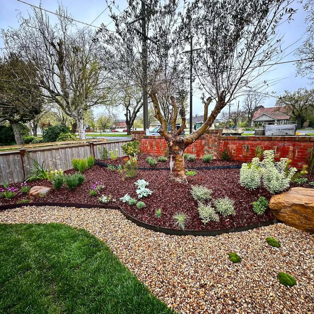 flower bed ideas using rocks instead of mulch 16