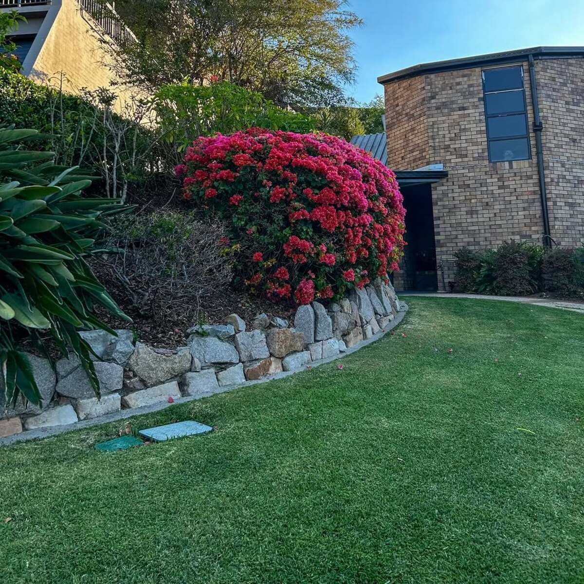 flower bed ideas using rocks instead of mulch 19