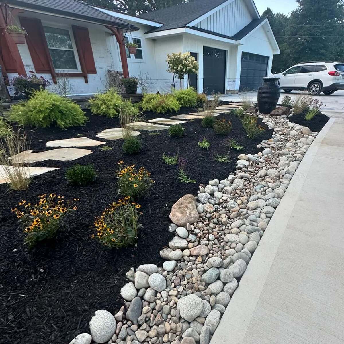 flower bed ideas using rocks instead of mulch 21