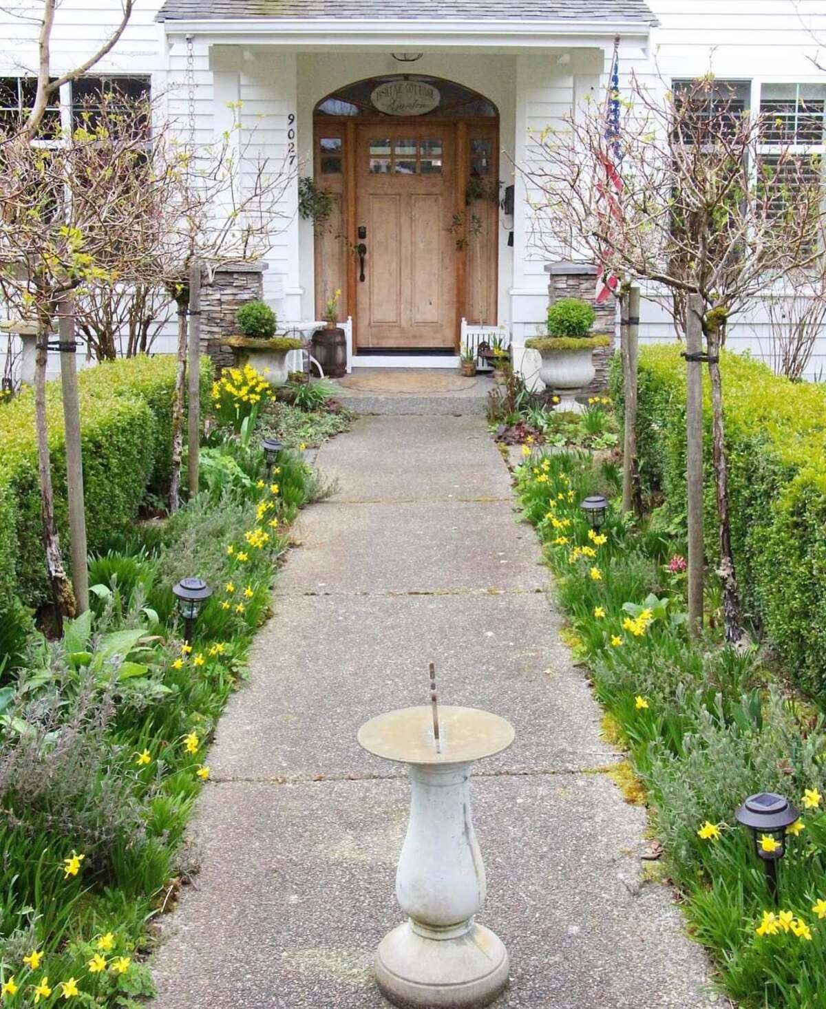 garden design ideas for the front of house 23