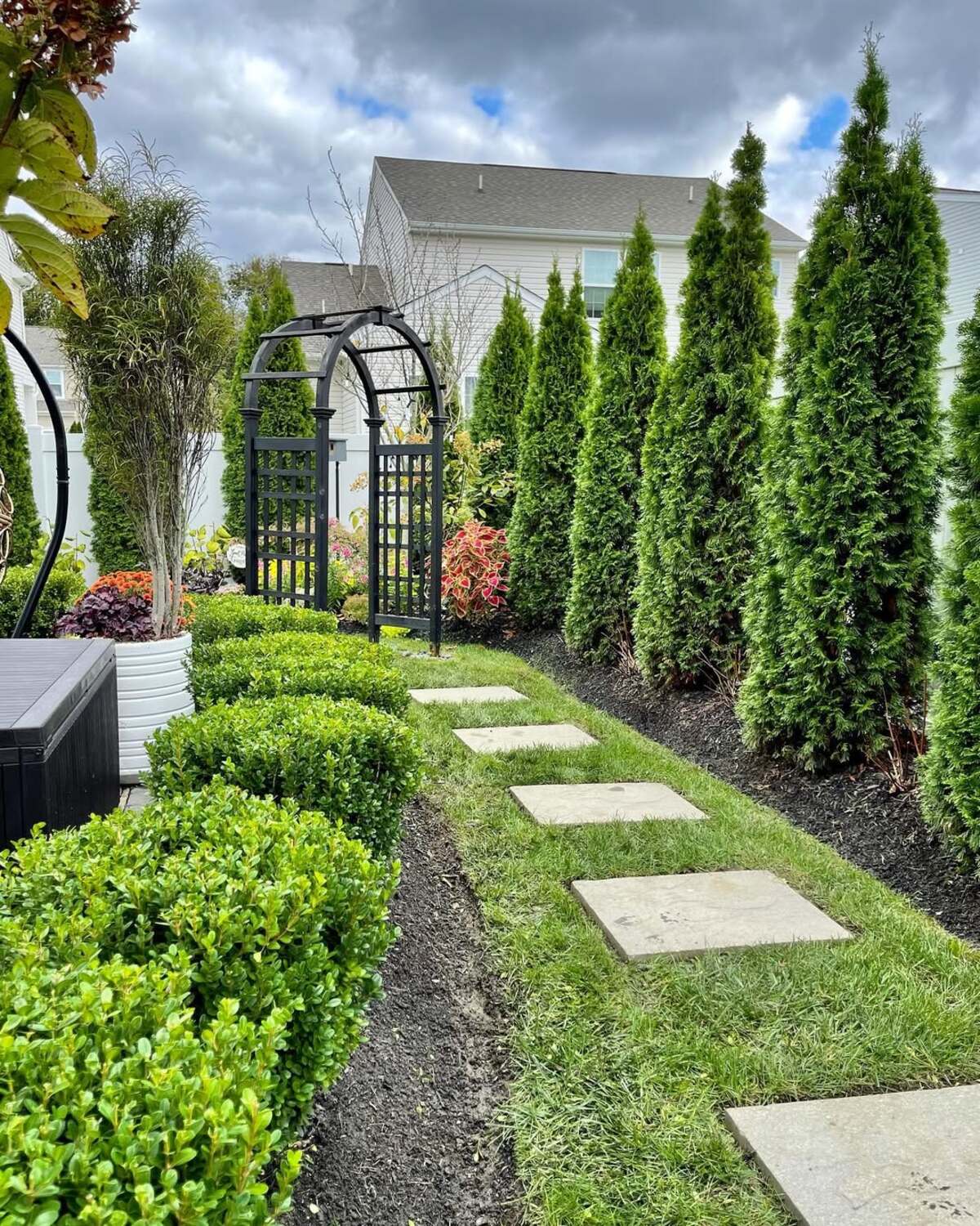 gorgeous garden entrance designs for outdoor space 12