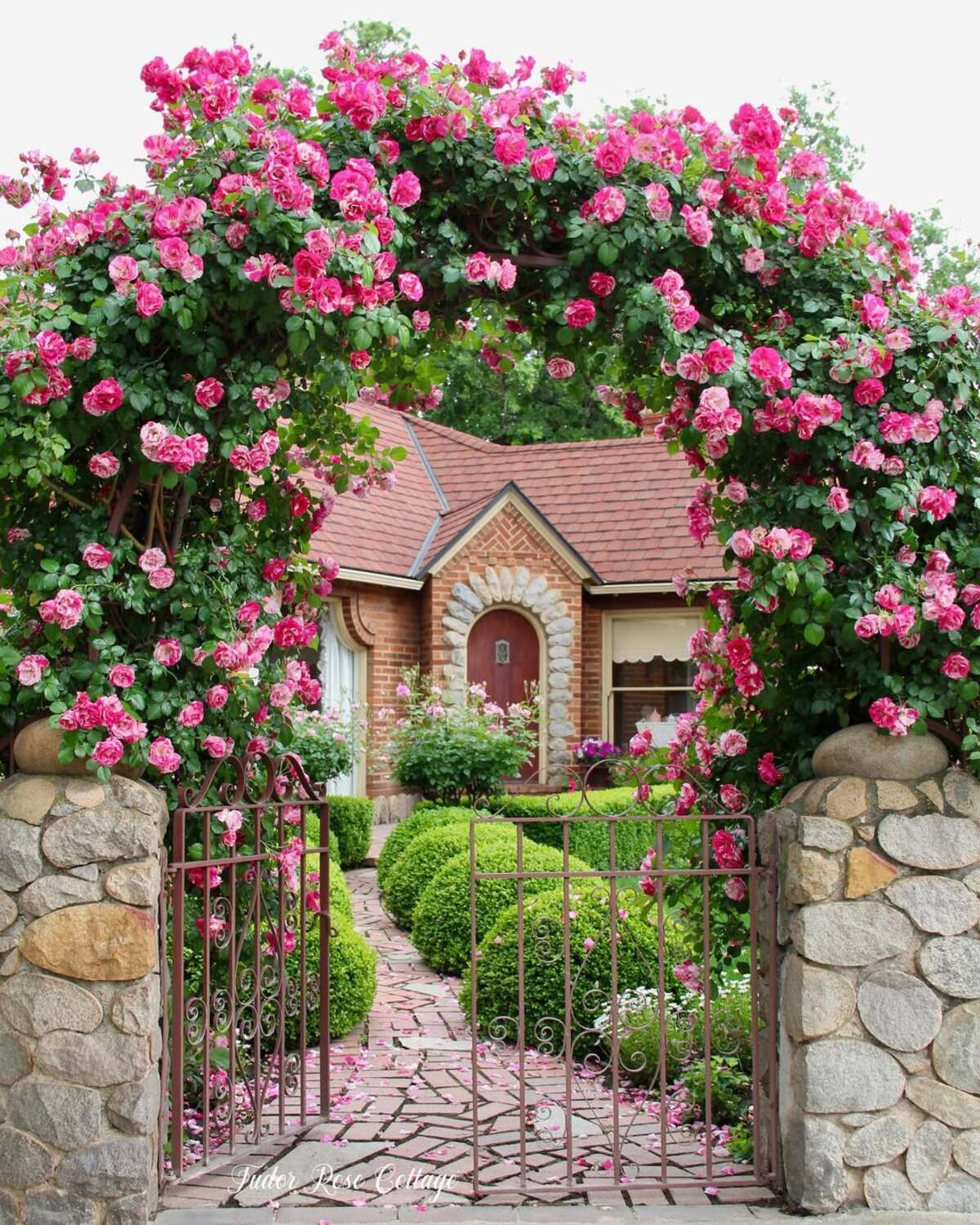 gorgeous garden entrance designs for outdoor space 13