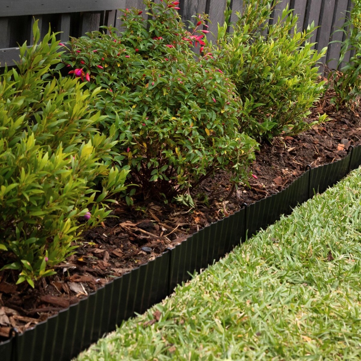 landscaping edging ideas to define your garden 2