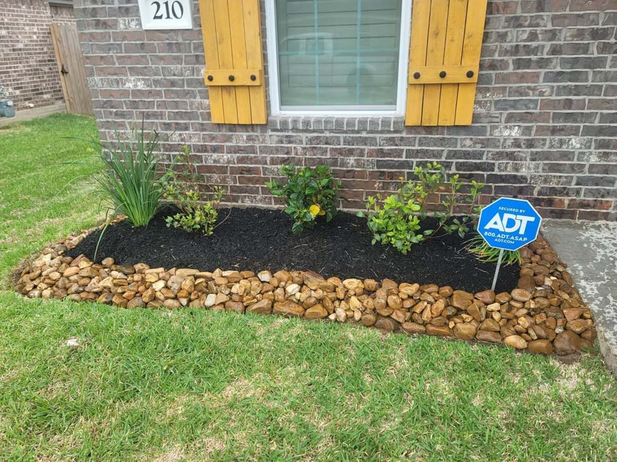 landscaping edging ideas to define your garden 26