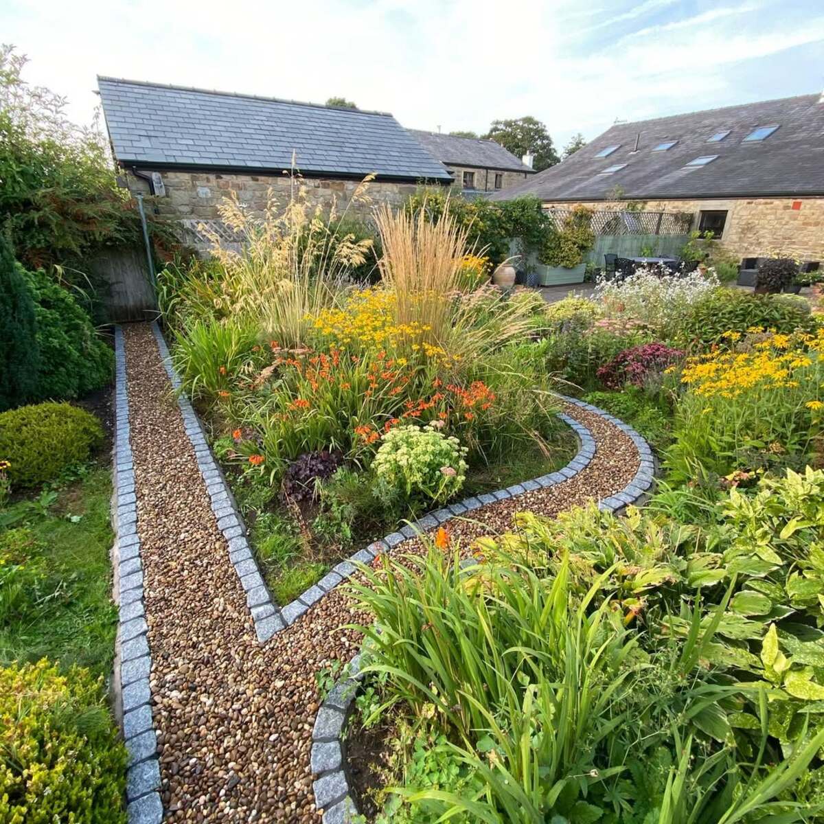 landscaping edging ideas to define your garden 9