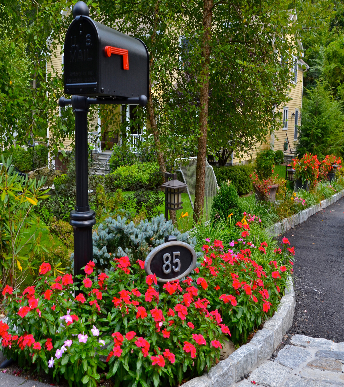 modern mailbox flower bed ideas 12