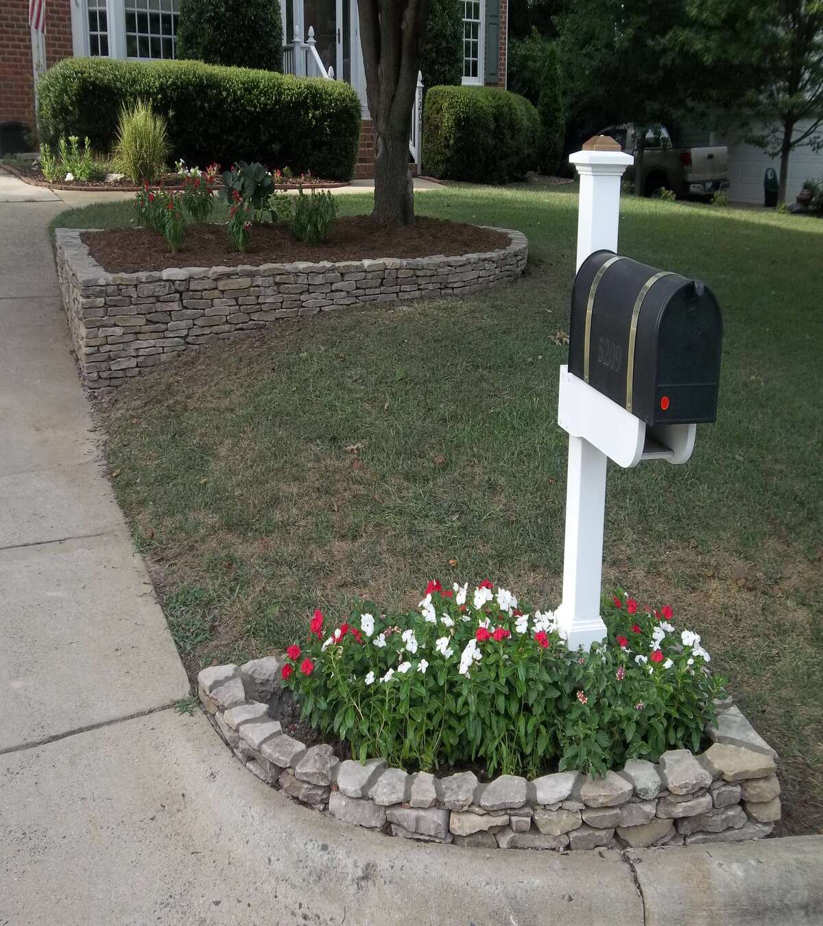 modern mailbox flower bed ideas 13