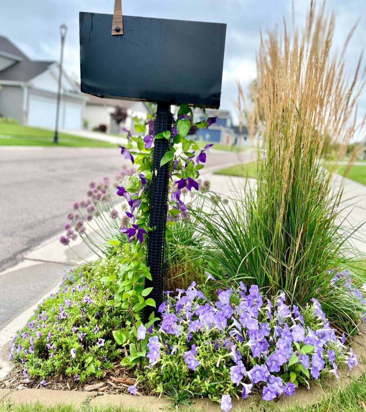 modern mailbox flower bed ideas 3